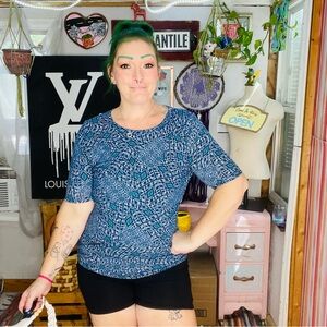 Lularoe Blue Short Sleeve Tee for Everyday Comfort Size Large